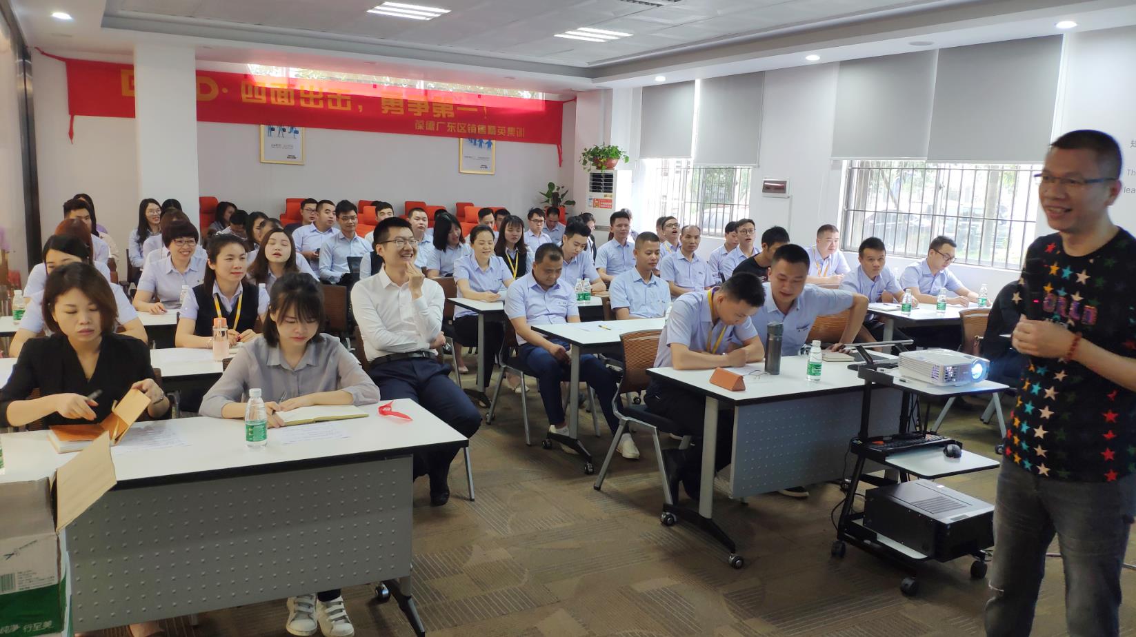 郭振強(qiáng)總經(jīng)理做開幕致辭 郭振強(qiáng)總經(jīng)理做開幕致辭