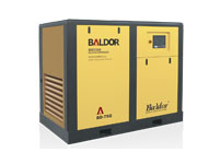 吊車“失足”，甩下3噸重空壓機